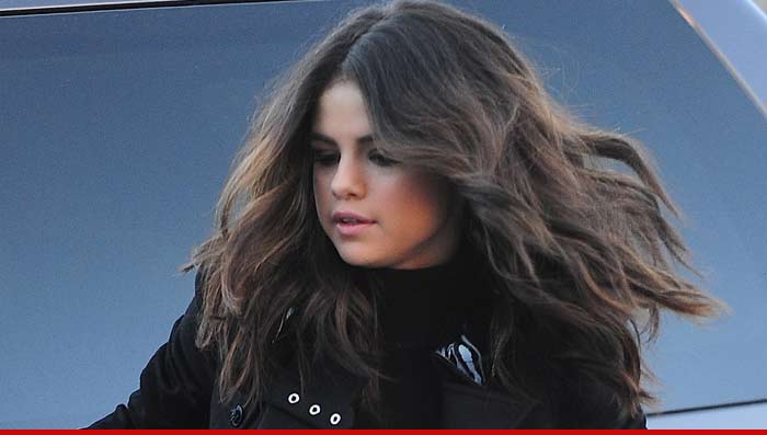 0204-selena-gomez-01
