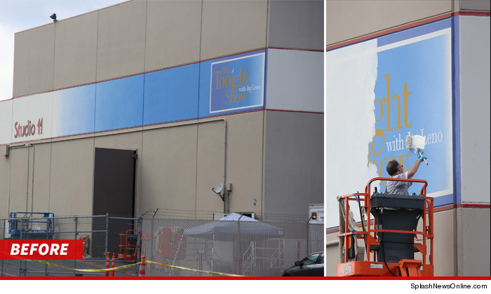 0207-jay-leno-splash-sign-before