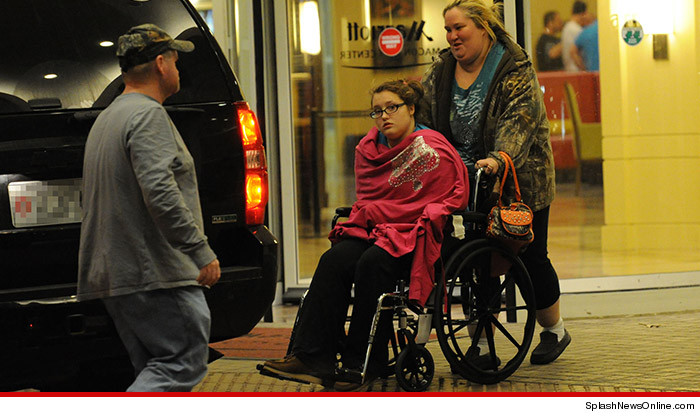 0210-pumpkin-mama-june-hospital-01