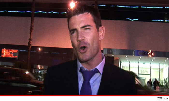 1125-aiden-aidan-turner-article-tmz-3