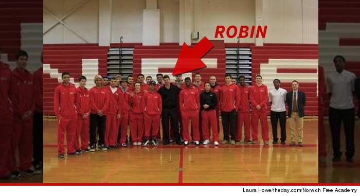 0302-robin-thicke-basketball-04