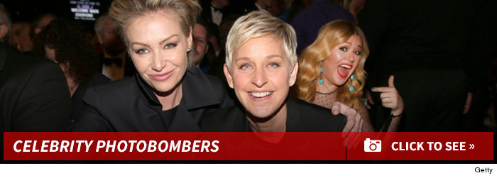 0303_celebrity_photobombers_footer