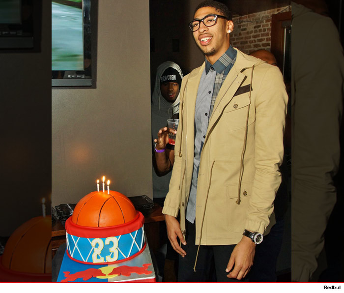 0312_anthony_davis_sub_Redbull