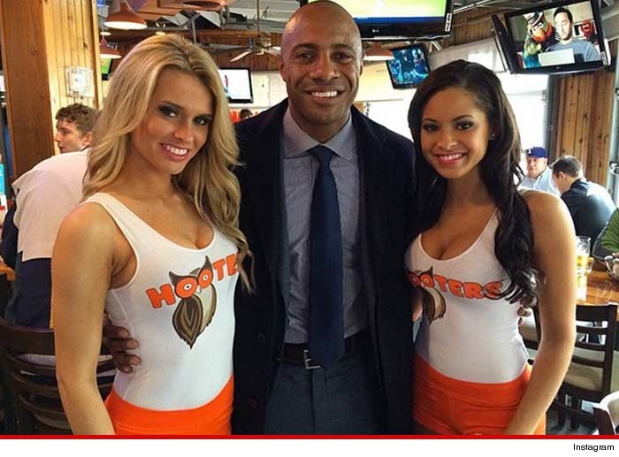Dick Vitale Hooters
