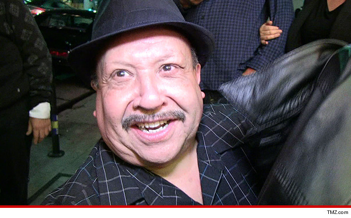 0502-chuy-chelsea-handler-tmz-01