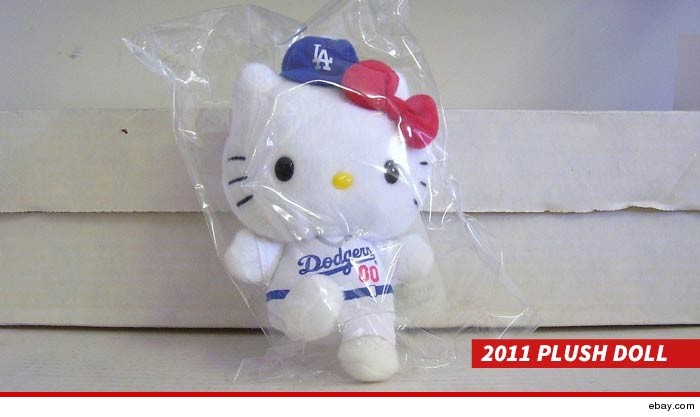 0513-dodgers-hello-kitty