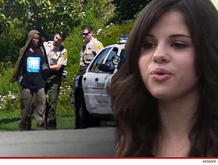 0619_Che-Cruz_selena_gomez_akm_gsi
