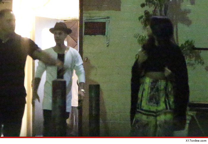 0621-bieber-gomez-x17-01