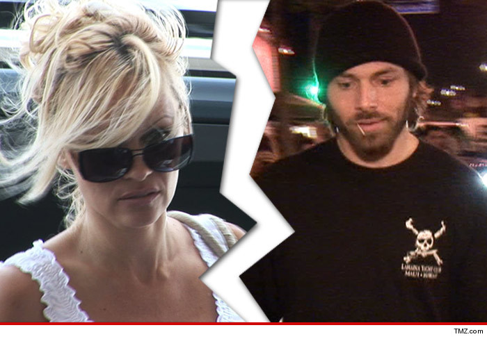 0708_pamela_anderson_rick_saloman_tmz