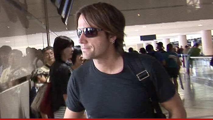 0728-keith-urban-tmz-01