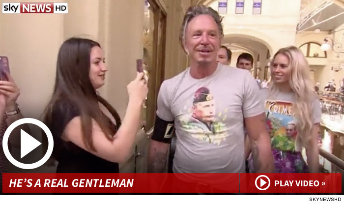 081214_mickey_rourke_sky_launch