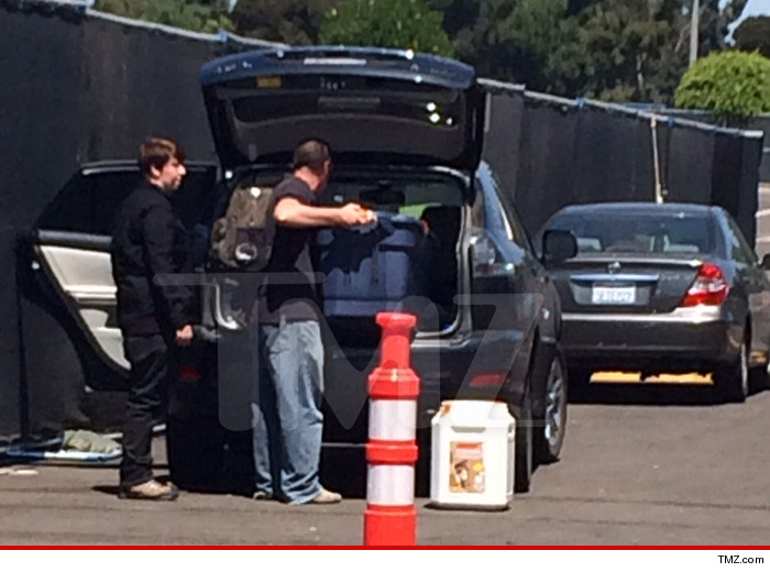 0824-nicki-minaj-snake-car-tmz-01