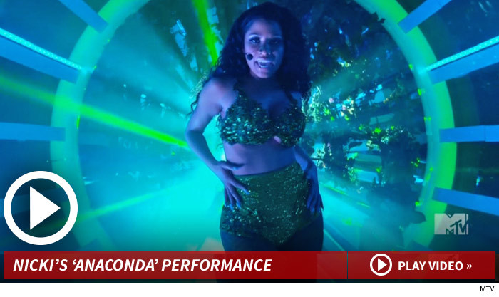 082514_nicki_minaj_perf_launch