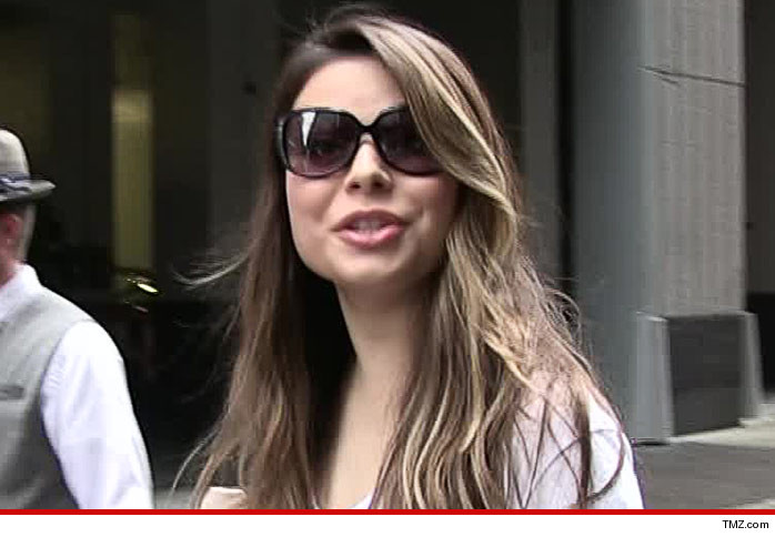 Miranda Cosgrove Tour Bus Accident