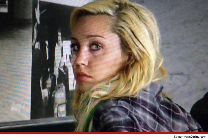 1103_amanda_bynes_splash