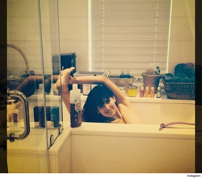 1201_hilaria_baldwin_yoga_9