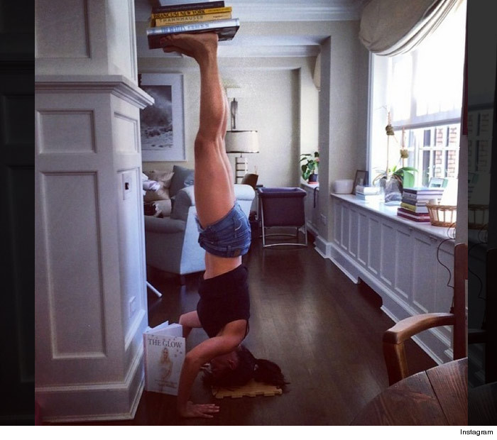 1201_hilaria_baldwin_yoga_3