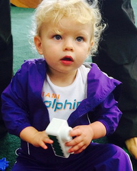 Josh Duhamel & Fergie Share Sweet Sunday Football Snap With Baby Axl! 