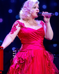 Kelly Clarkson Shares Ridiculously Cute Christmas Photo of River Rose