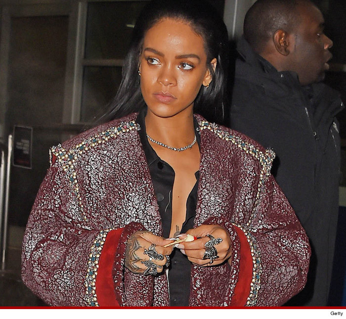 1223_rihanna_dirty_jeans_photos_04