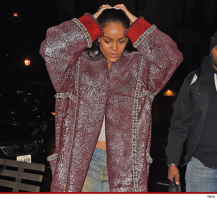 1223_rihanna_dirty_jeans_photos_05