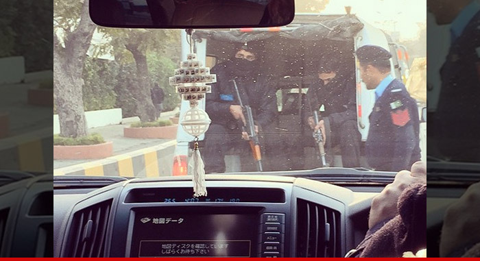 Boxer Amir Khan -- Heavily Armed Security In Pakistan ... To Take On Taliban