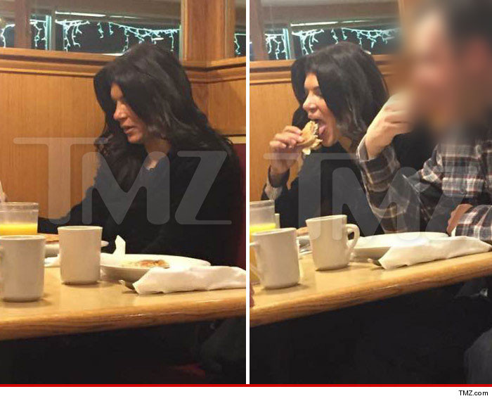 0105-teresa-giudice-at-diner-photos-wm-04