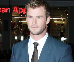 Chris Hemsworth Debuts Short New 'Do At "Blackhat" Premiere -- Like the Look? - TooFab.com