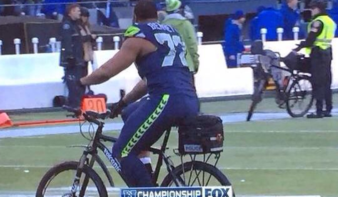 Seahawks' Michael Bennett -- Cops Cool with Police Bike Celebration - TMZ.com