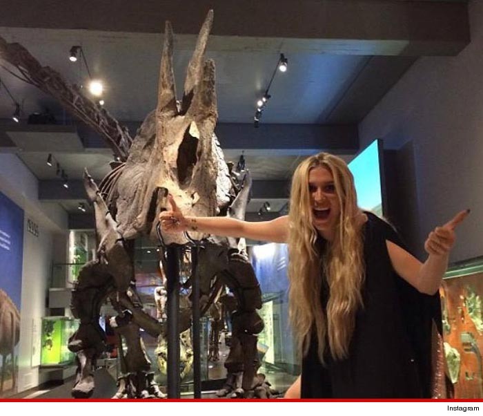 0120-kesha-natural-history-museum-instagram