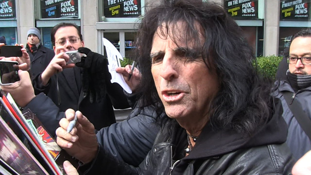 Alice Cooper -- Tiger Woods Is No Loser ... He'll Win 10 More Tourneys!