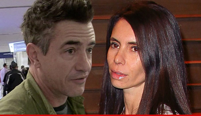 Dermot Mulroney -- Wife Ditches Maiden Name ... But Still Not Taking His