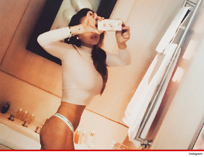 Lindsay Lohan -- I'm Servicing the Community ... By Showing Off My Body Lindsay Lohan -- I'm Servicing the Community ... By Showing Off My Body