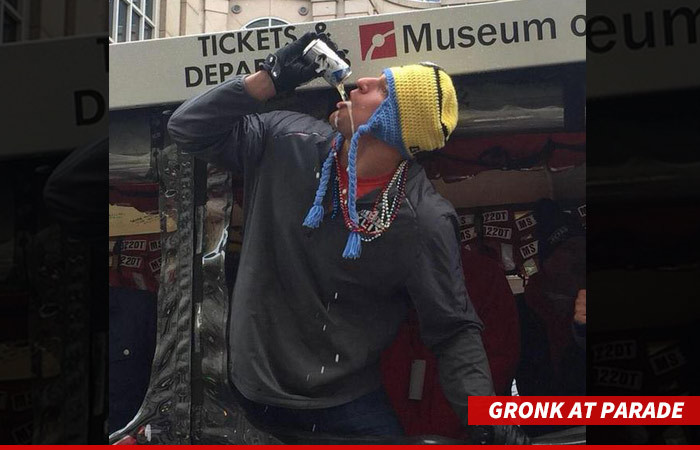 Rob Gronkowski -- CHUGGIN' BEER ... At Pats Super Bowl Parade