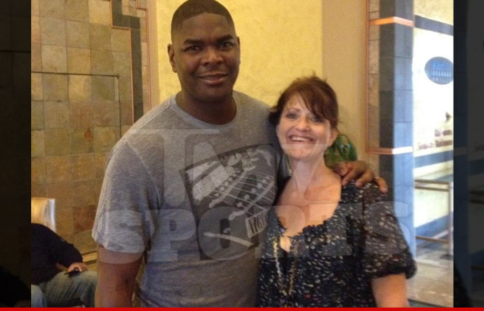 Keyshawn Johnson -- Pays for $60 Sweatshirt ... With I.O.U. Note
