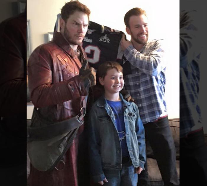 Chris Pratt -- PAYS UP SUPER BOWL BET ... Hey Kids, It's Star-Lord!