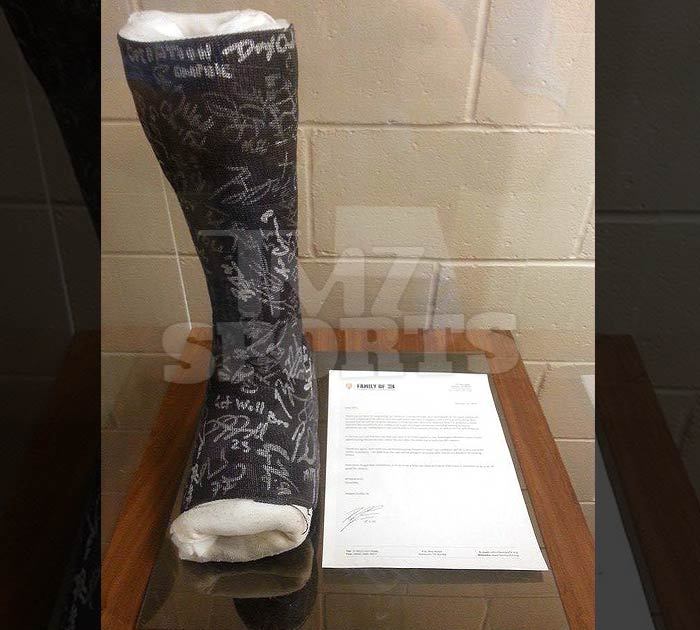 Robert Griffin III -- My Smelly Cast Is On Display ... At Prestigious Medical School
