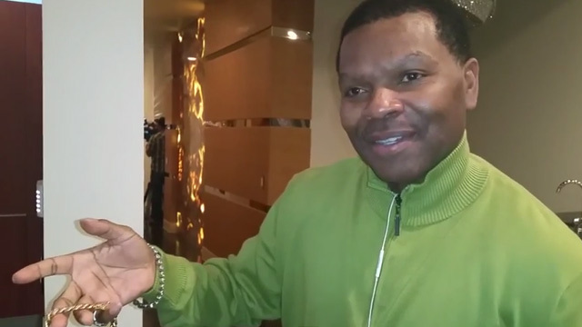 Steve Francis -- Here's Your Stolen Gold Chain! J. Prince Shows Off the Goods