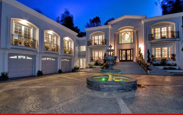 Manny Pacquiao -- House Hunting In Bev Hills ... Scopes Diddy's Old Digs