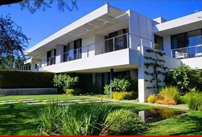 Jennifer Aniston -- Drunk Driver Firmly Planted in Front Yard - TMZ.com