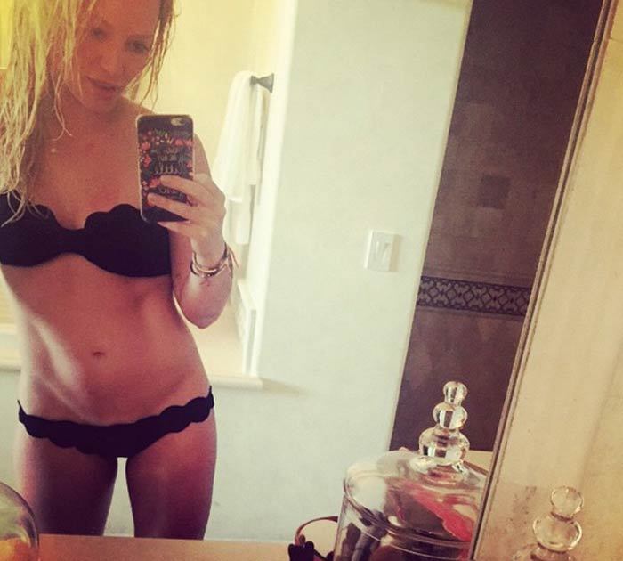 Hilary Duff -- Hot Bikini Selfie ... Divorce Does a Body Good