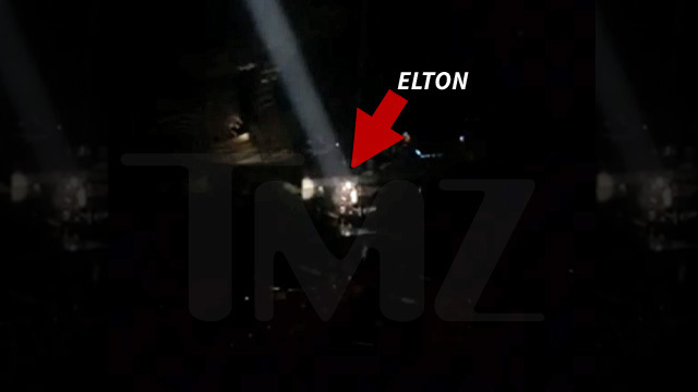 Elton John -- Cracks Dolce & Gabbana Joke ... Possible Peace Offering?