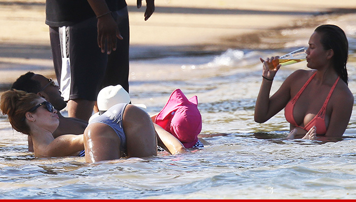 Jessica Alba -- Cakes Up for Spring Break with Chrissy Teigen