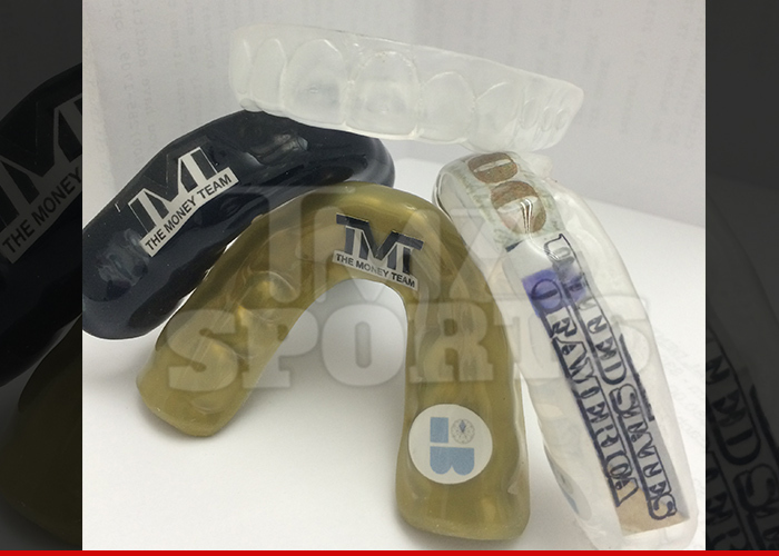 Floyd Mayweather -- Rocking $25k Mouthpiece ... With Real $100 Bills Inside