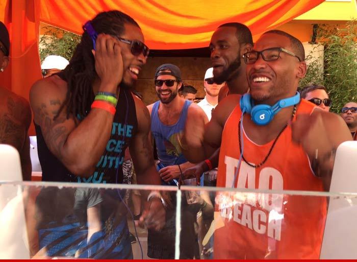 Richard Sherman -- DJ's Vegas Bikini Rager ... With Brody Jenner
