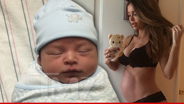 Model Sarah Stage -- See, My BIG Baby Had Plenty of Womb (PHOTO)