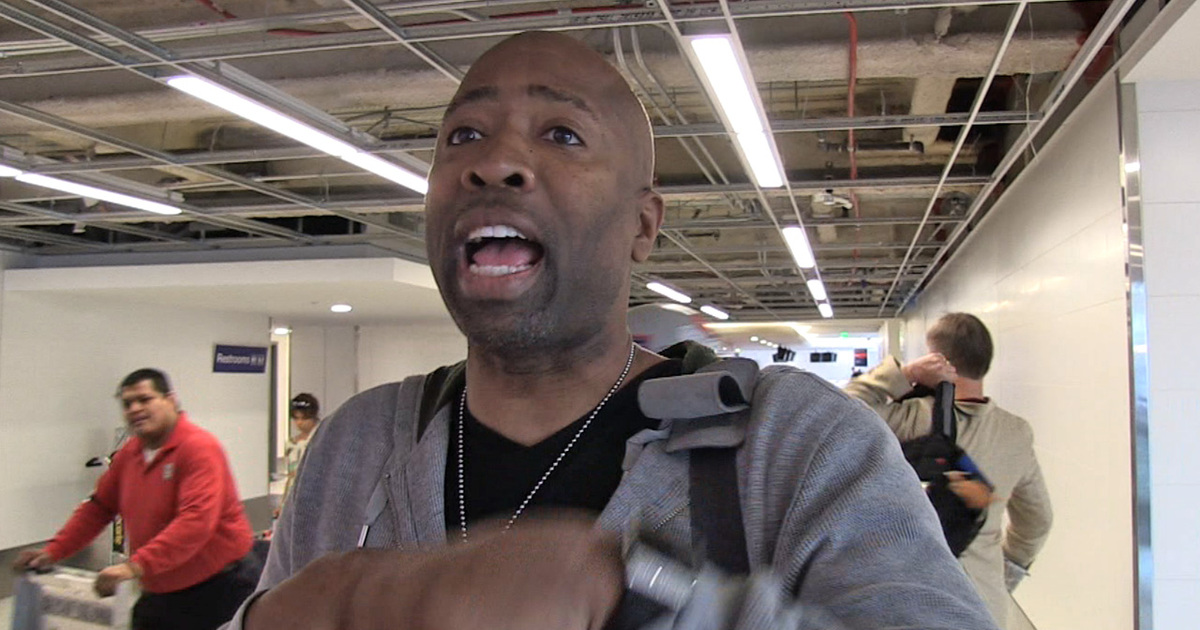 Kenny Smith -- Shaq's Limpin' Around ... After Titanic Tumble