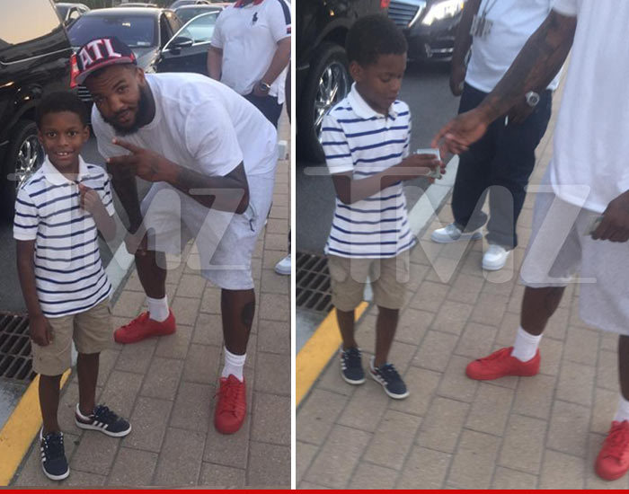 The Game -- It Pays to Be His Fan ... Cold Hard Cash! (PHOTO)