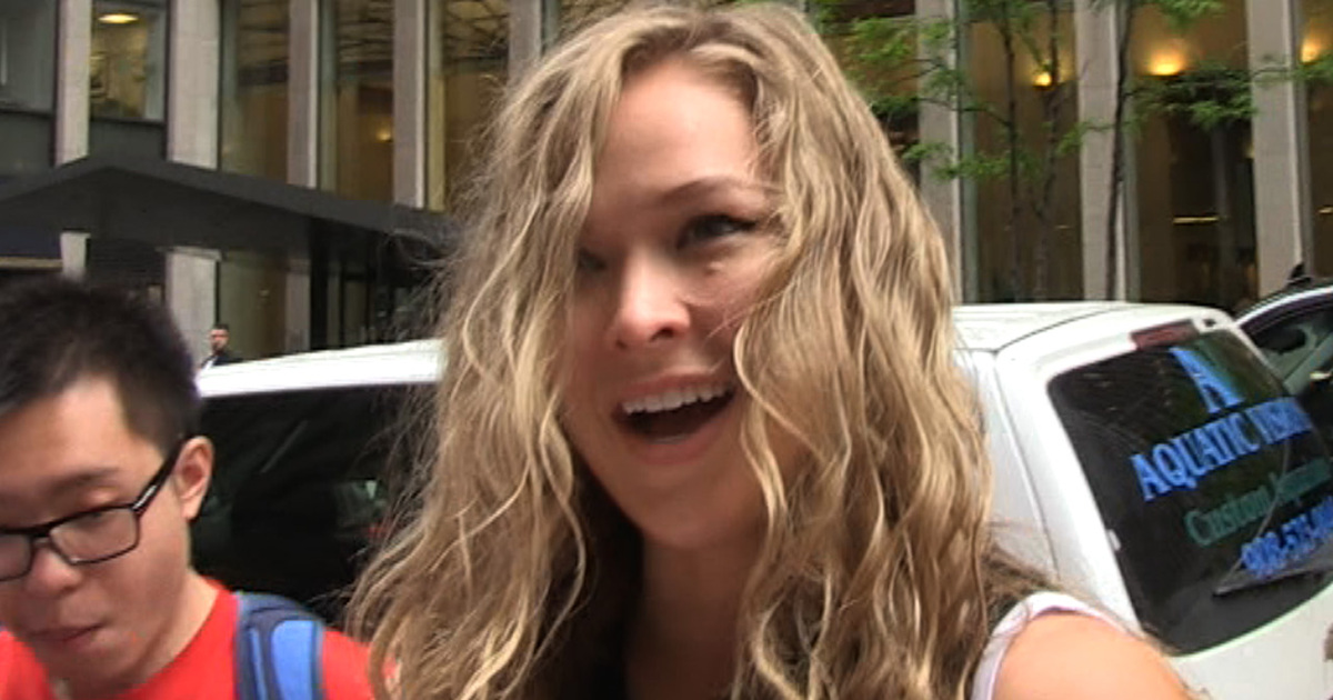 Ronda Rousey -- Chicken Wing Erotica ... There's a Sexy Way to Scarf