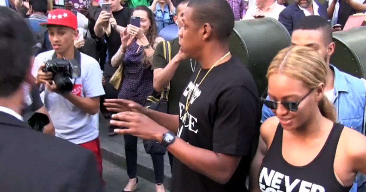 Jay Z Plays Peacemaker ... Stay Away From Bey! (VIDEO)